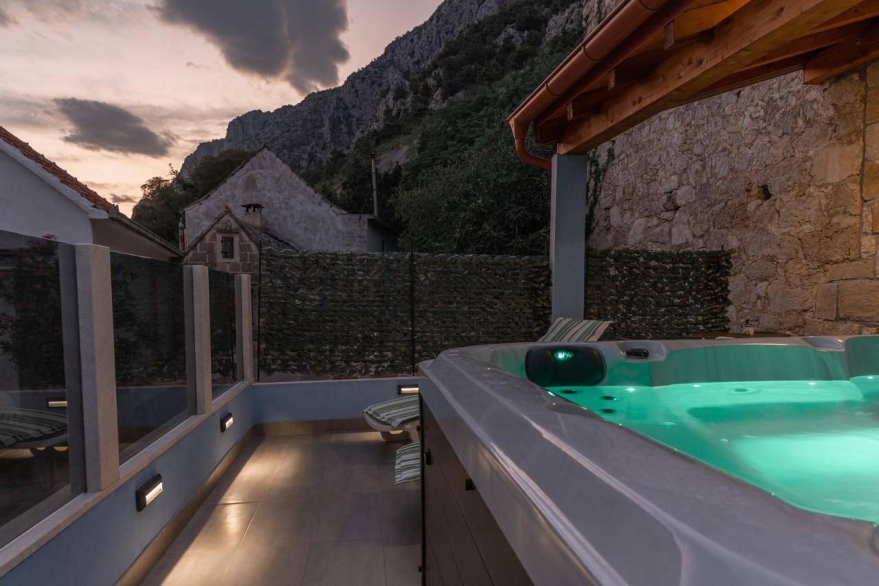 Stone House Dario With Finnish Sauna And An Outdoor Hot Tub Lokva Rogoznica Extérieur photo