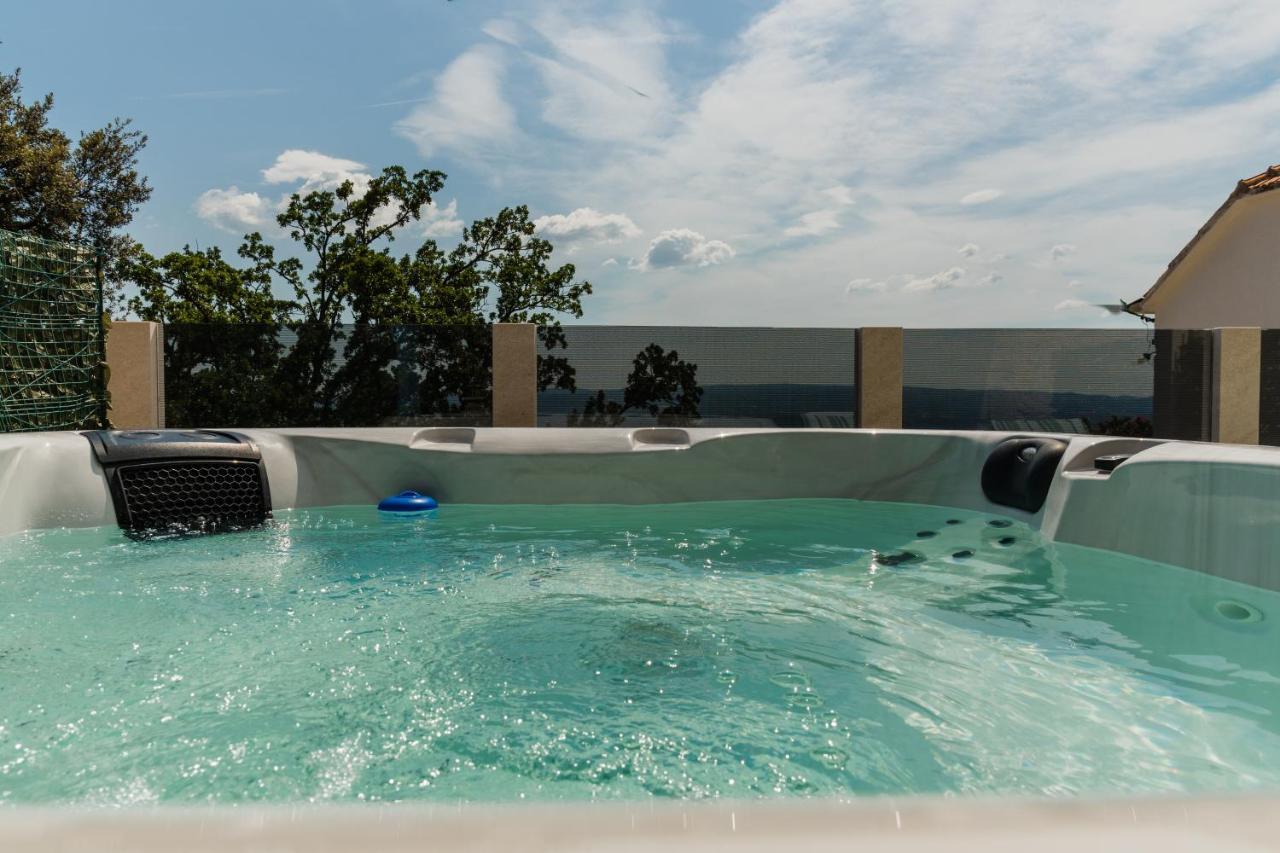 Stone House Dario With Finnish Sauna And An Outdoor Hot Tub Lokva Rogoznica Extérieur photo