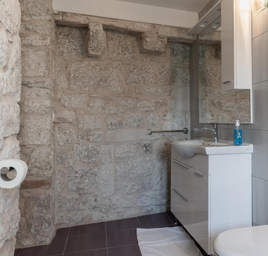 Stone House Dario With Finnish Sauna And An Outdoor Hot Tub Lokva Rogoznica Extérieur photo